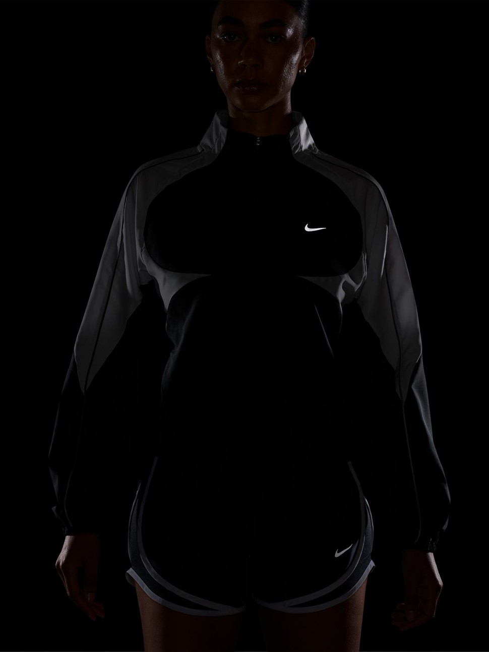 Women's Windbreaker Nike W NK TEMPO SWSH DF JKT black IM7579-011 — photo 7 — Sport City Women's Windbreaker Nike W NK TEMPO SWSH DF JKT black IM7579-011 — photo 7