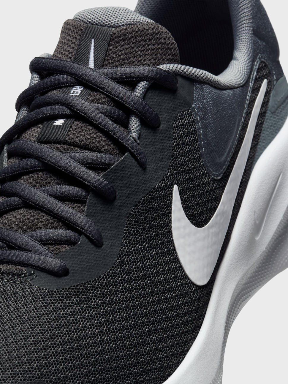 Кросівки чоловічі Nike NIKE REVOLUTION 7 чорні FB2207-007 — фото 4