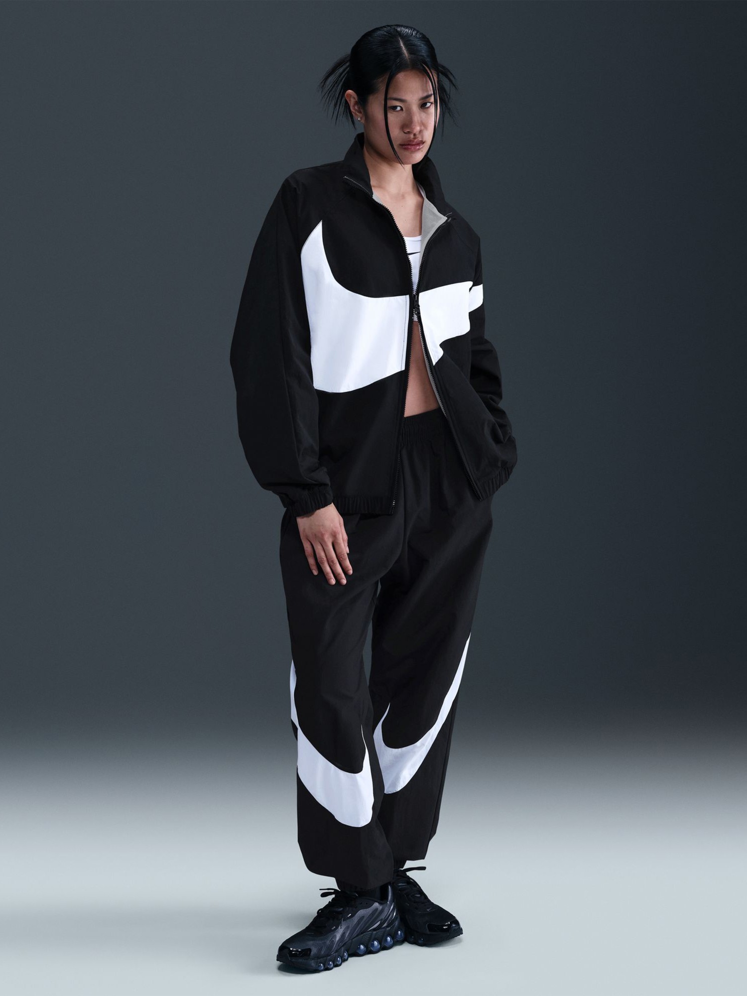 Брюки женские Nike W NSW LOGO MR JGGR черные HV2357-010 изображение 2