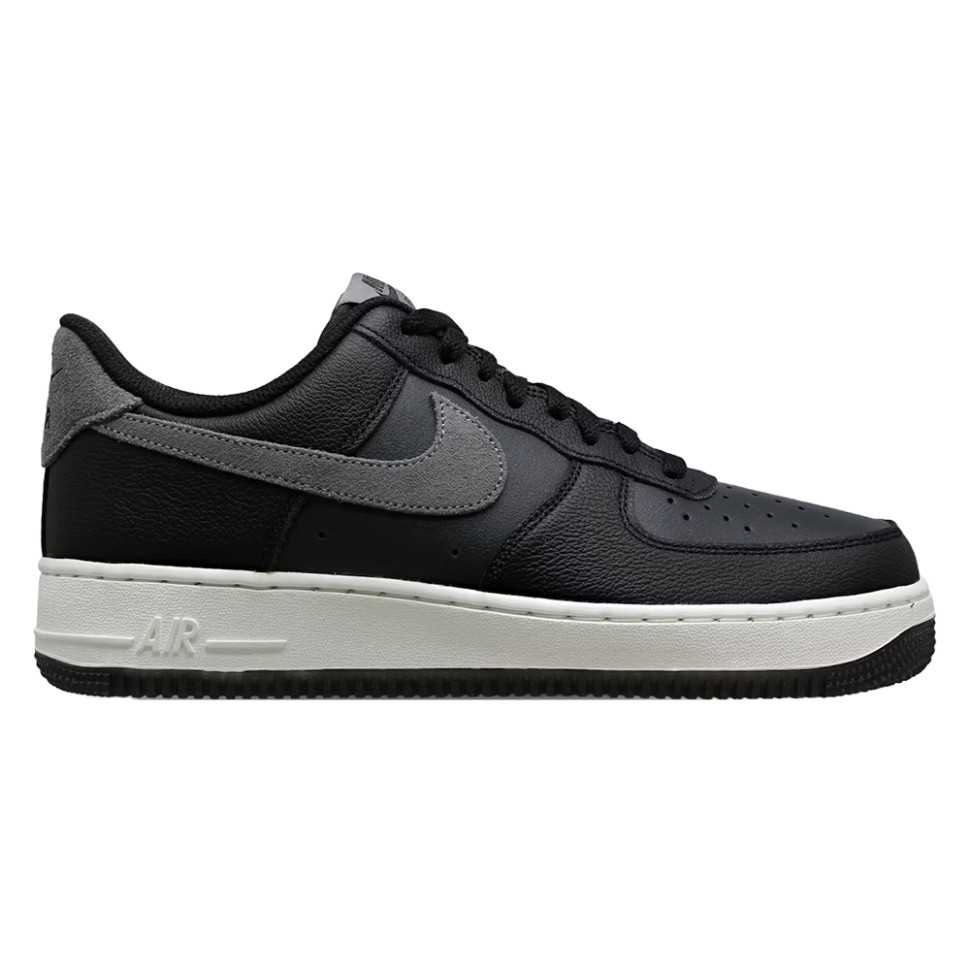 Кросівки чоловічі Nike AIR FORCE 1 07 LV8 чорні FJ4170-004 — фото 1