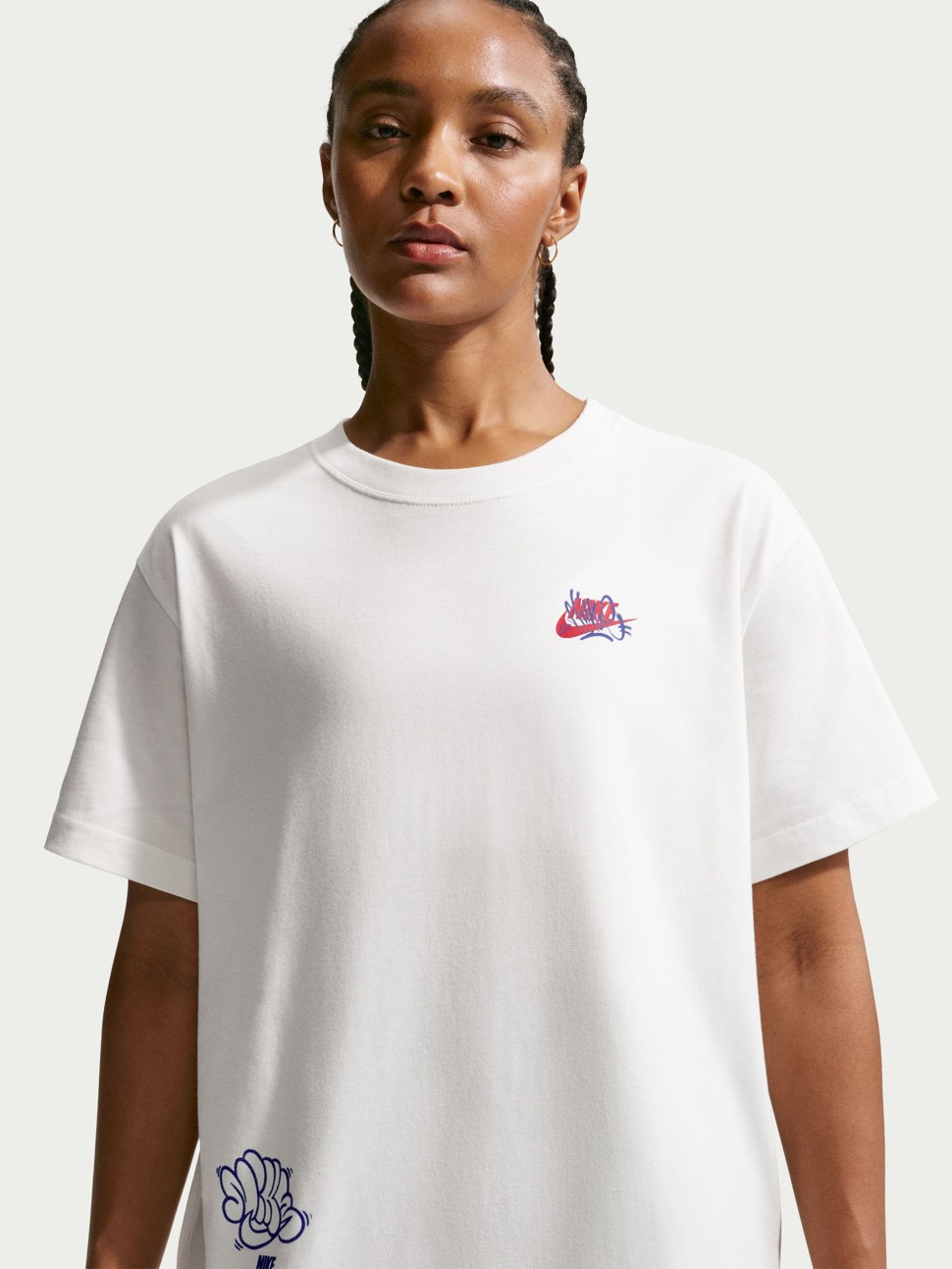Футболка женская Nike W NSW NK CLSC BF TEE GRF2 молочная IV5485-133 — фото 2 — Sport City Футболка женская Nike W NSW NK CLSC BF TEE GRF2 молочная IV5485-133 — фото 2