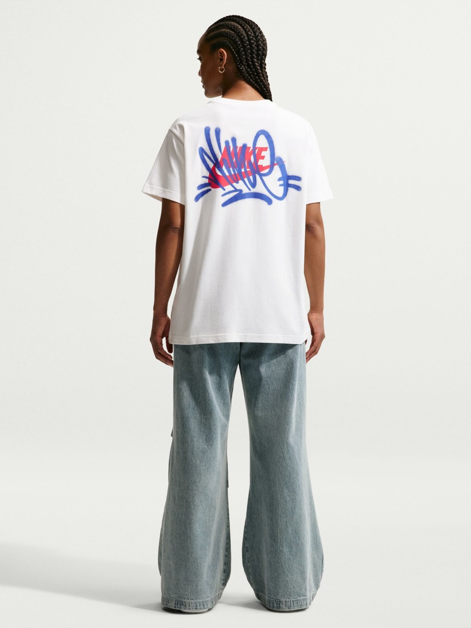 Футболка женская Nike W NSW NK CLSC BF TEE GRF2 молочная IV5485-133 — фото 4 — Sport City Футболка женская Nike W NSW NK CLSC BF TEE GRF2 молочная IV5485-133 — фото 4