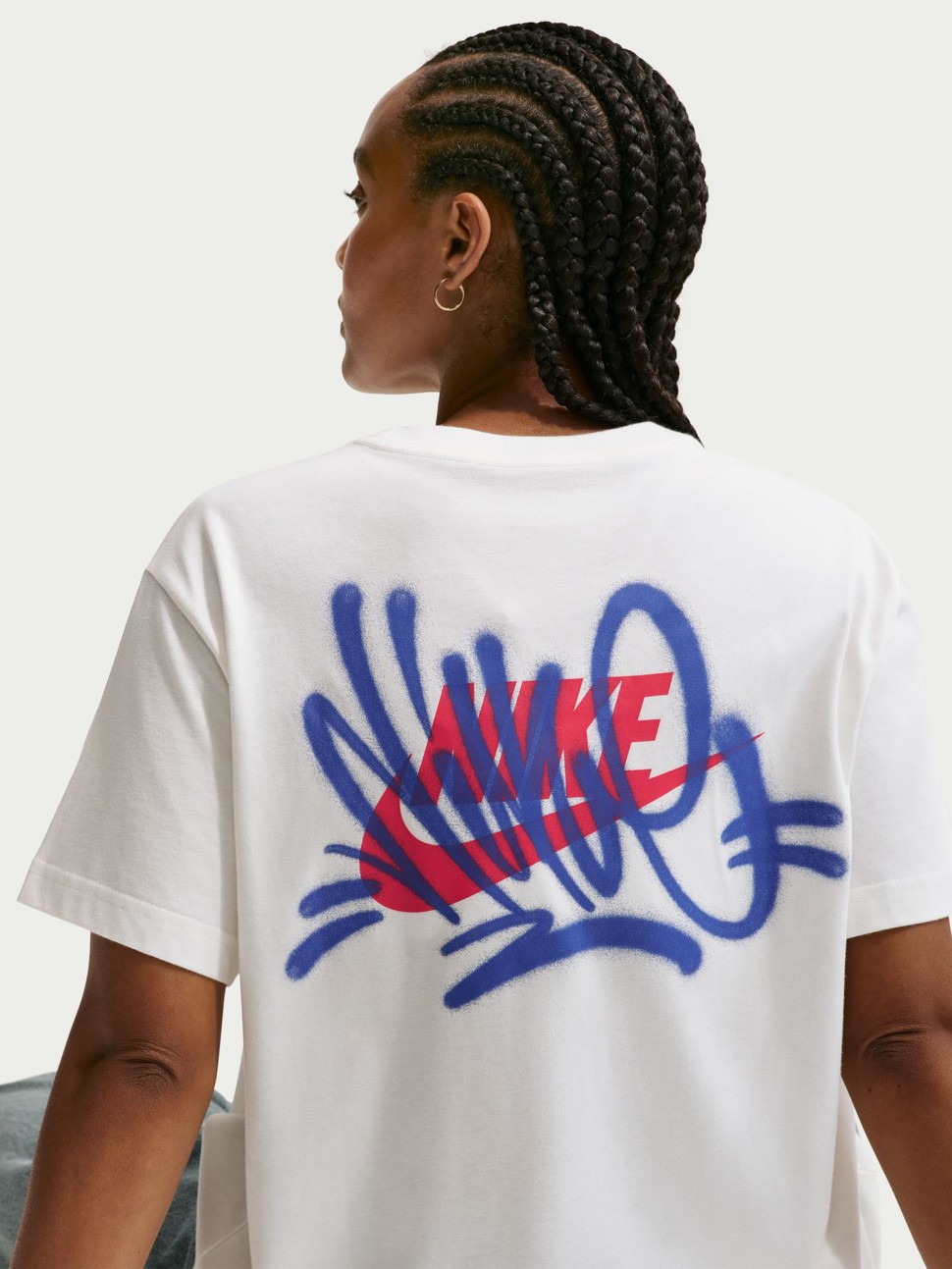 Футболка женская Nike W NSW NK CLSC BF TEE GRF2 молочная IV5485-133 — фото 6 — Sport City Футболка женская Nike W NSW NK CLSC BF TEE GRF2 молочная IV5485-133 — фото 6
