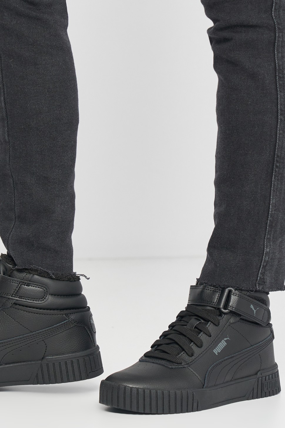 Кеди жіночі Puma Carina 2.0 Mid WTR чорні 38585201 — фото 6