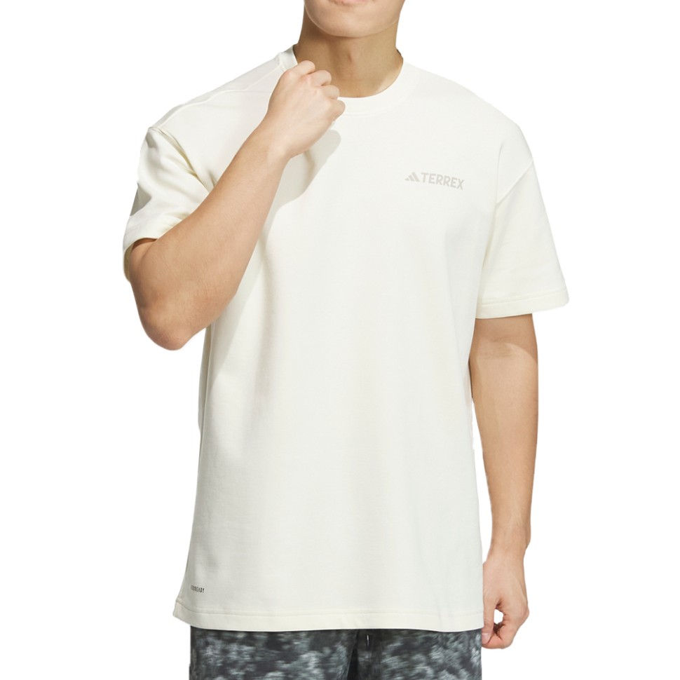 Футболка мужская Adidas NATGEO GFX SS T молочная IS9514 — Sport City Футболка мужская Adidas NATGEO GFX SS T молочная IS9514