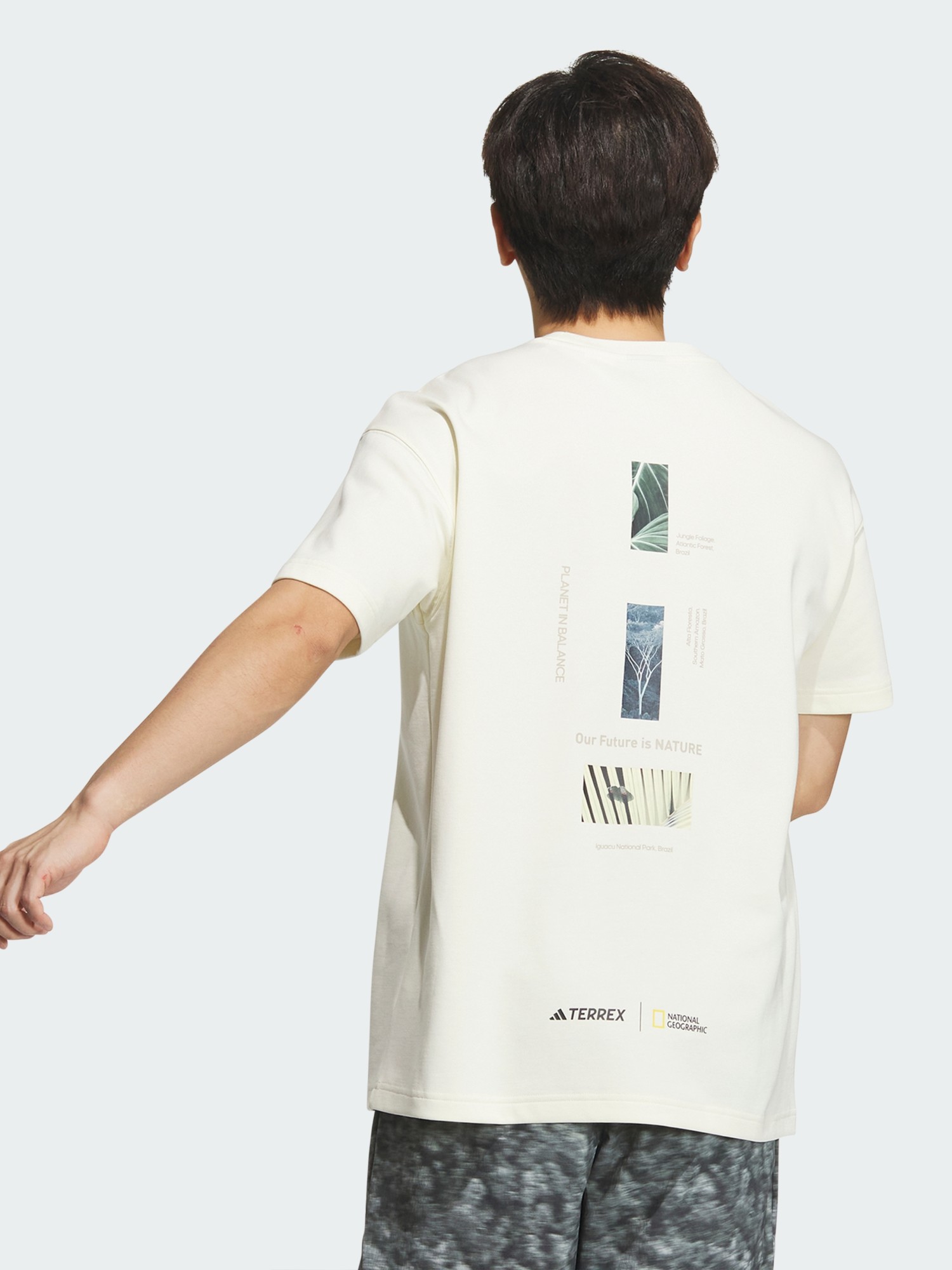 Футболка мужская Adidas NATGEO GFX SS T молочная IS9514 изображение 3