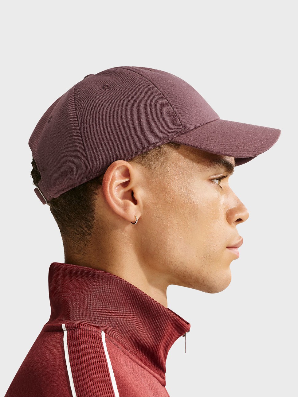 Бейсболка Nike U NK CLUB CAP U CB SM SWSH L коричнева FZ5698-502 — фото 5 — Sport City Бейсболка Nike U NK CLUB CAP U CB SM SWSH L коричнева FZ5698-502 — фото 5