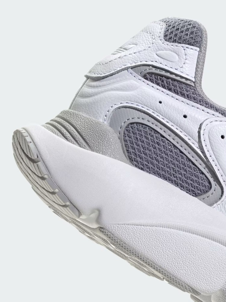 Кросівки чоловічі Adidas OZMILLEN білі JI2634 изображение 6