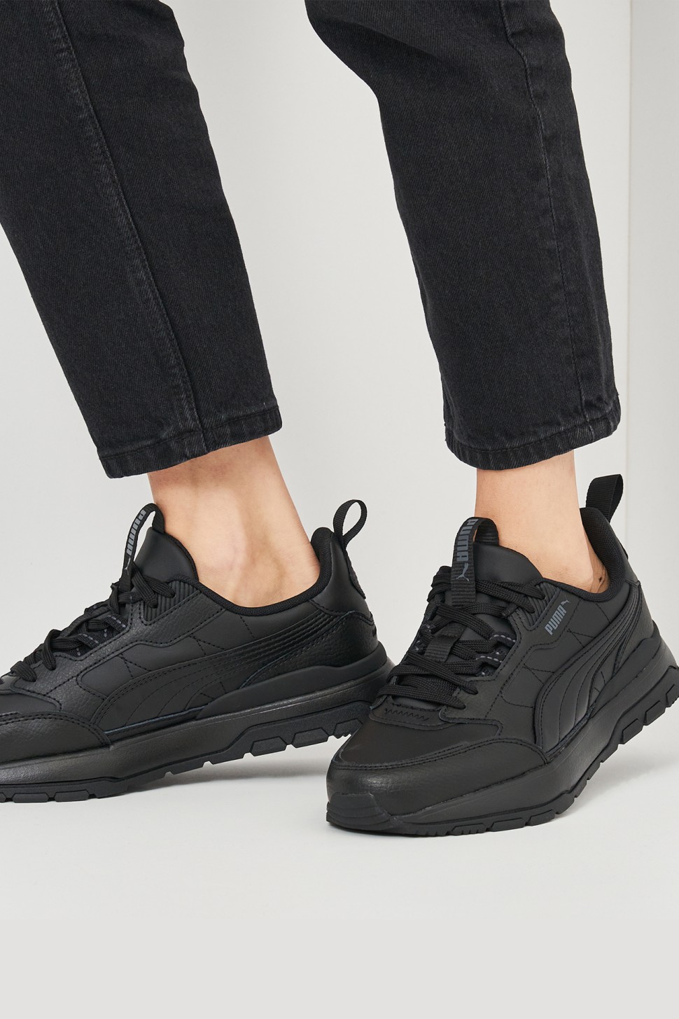 Кросівки чоловічі Puma R78 Trek Lth чорні 38320201 — фото 7