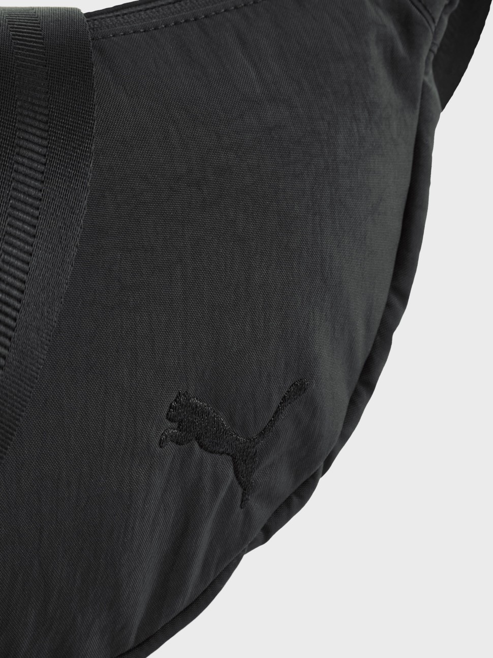 Сумка жіноча Puma HER Half Moon Bag чорна 09127901 — фото 4
