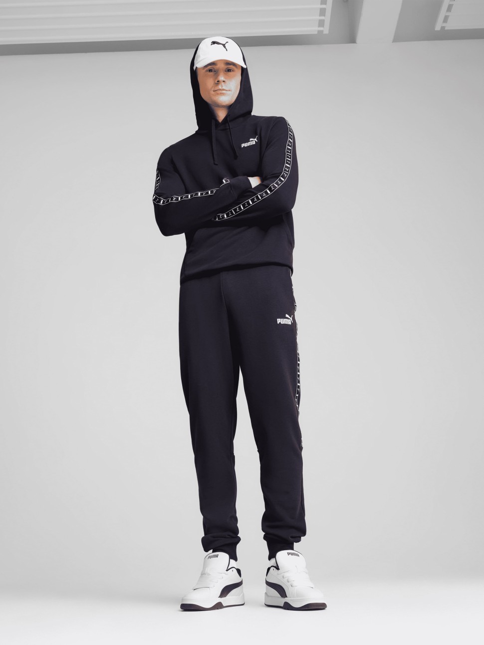 Брюки мужские Puma ESS TAPE Sweatpants синие 68468016 — фото 4 — Sport City Брюки мужские Puma ESS TAPE Sweatpants синие 68468016 — фото 4