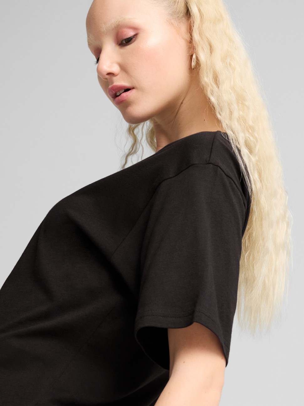 Футболка жіноча Puma ESS Relaxed Tee чорна 68497101 — фото 4