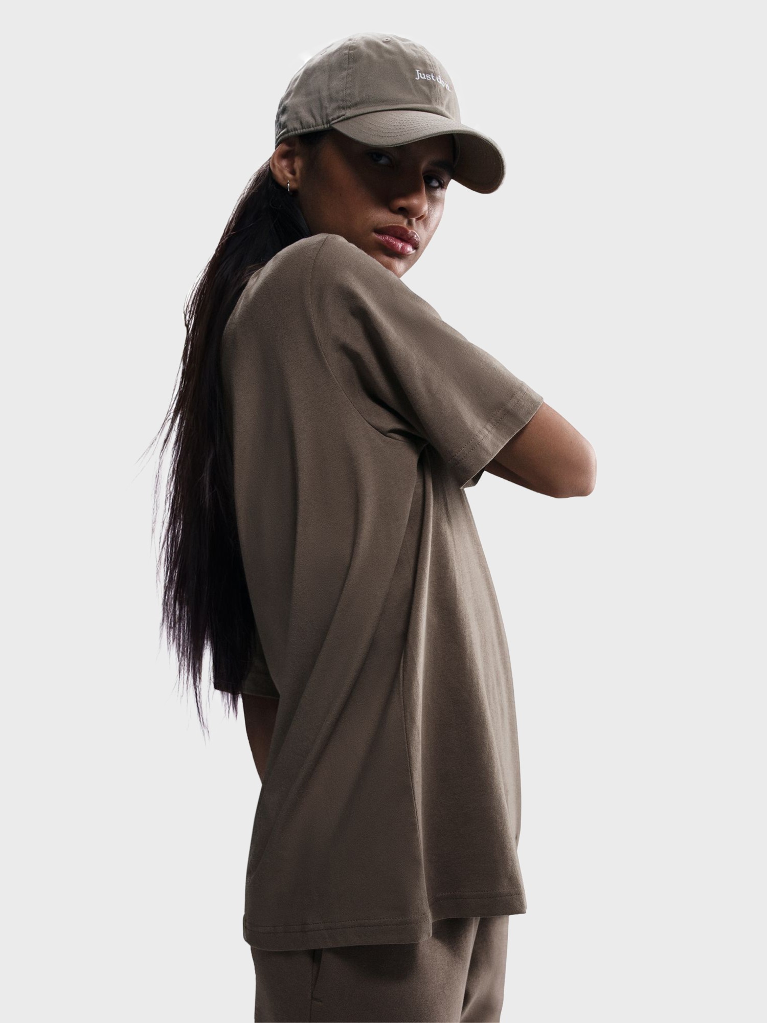 Футболка жіноча Nike W NSW TEE ESSNTL LBR коричнева FD4149-233 изображение 5