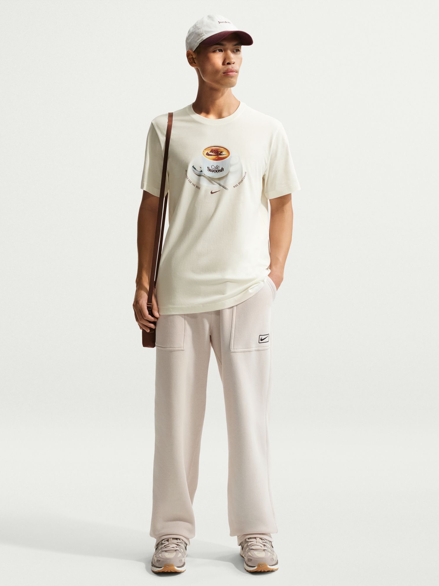 Футболка мужская Nike U NSW TEE STD CAFE SWOOSH MUG бежевая IH1159-133 изображение 2