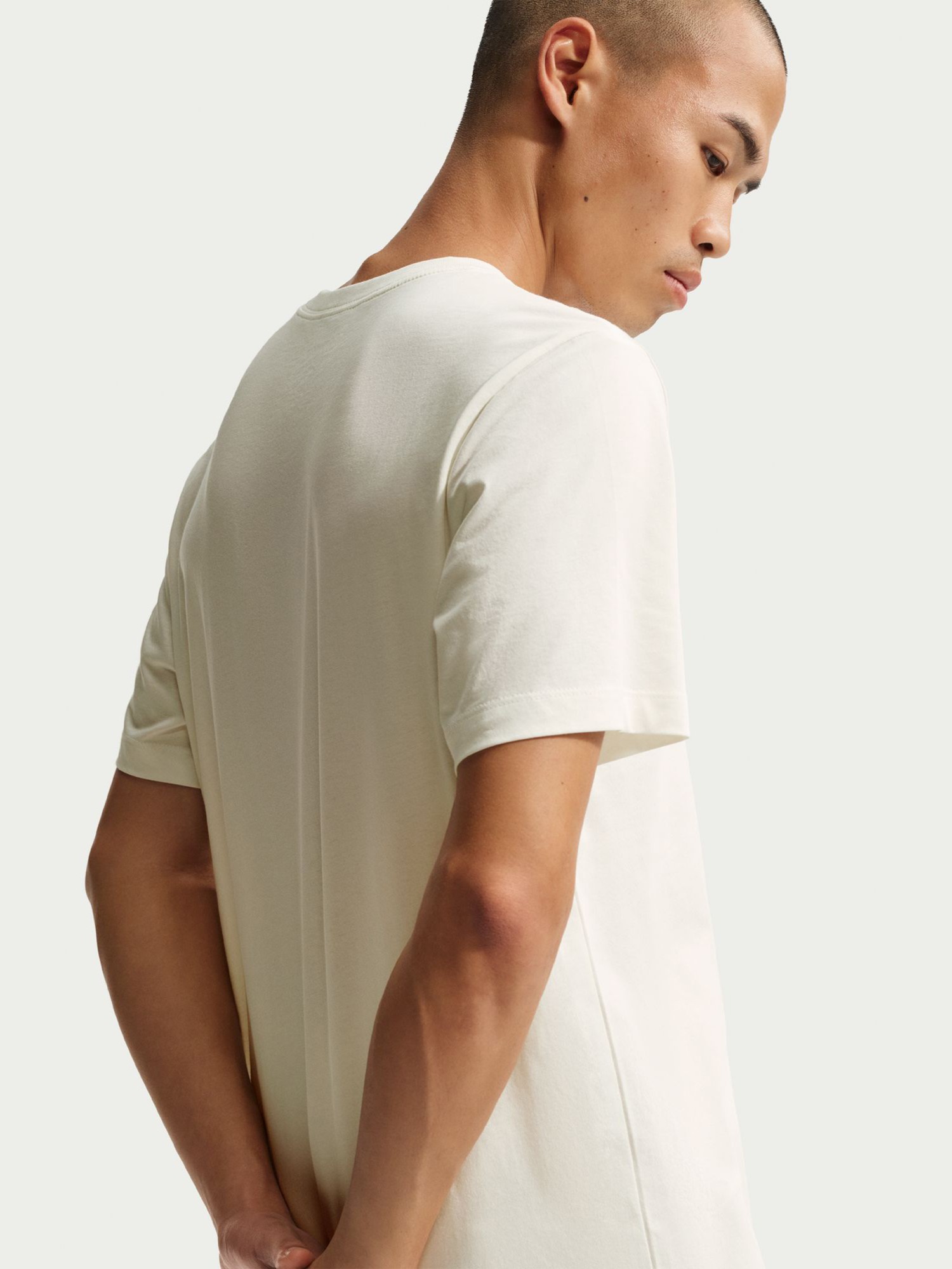 Футболка мужская Nike U NSW TEE STD CAFE SWOOSH MUG бежевая IH1159-133 изображение 4