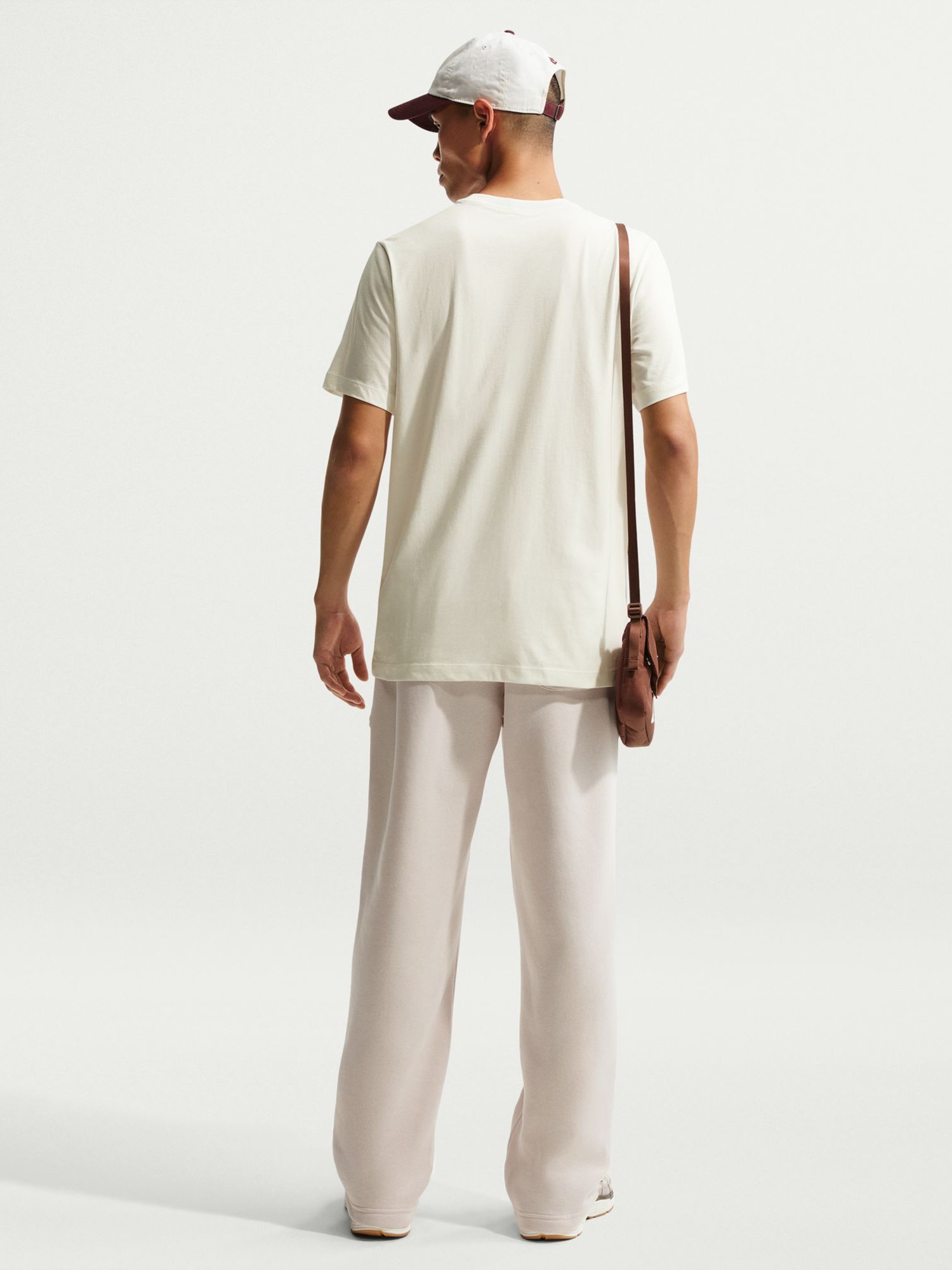 Футболка мужская Nike U NSW TEE STD CAFE SWOOSH MUG бежевая IH1159-133 изображение 6