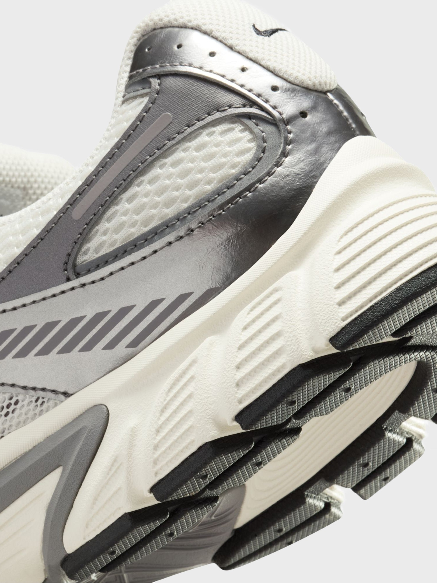 Кросівки чоловічі Nike V5 RNR кремові HJ5228-009 изображение 5