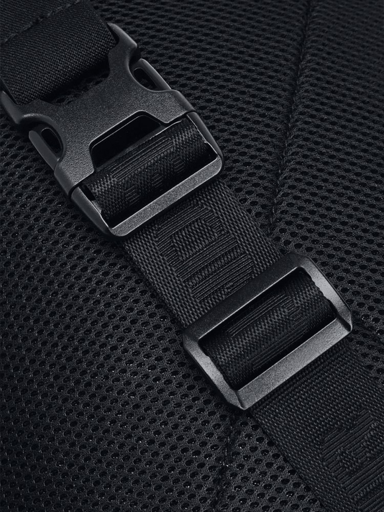 Сумка  Under Armour UA Summit Waist Bag черная 1376463-002 изображение 6