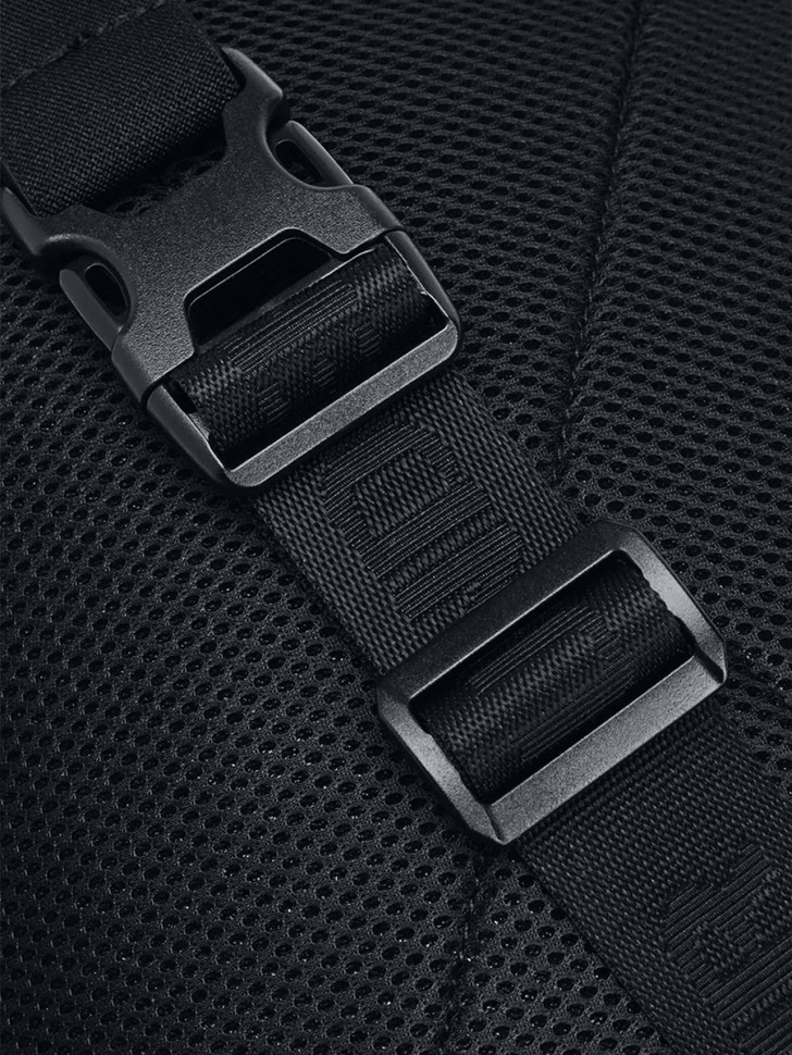Сумка  Under Armour UA Summit Waist Bag черная 1376463-002 изображение 6