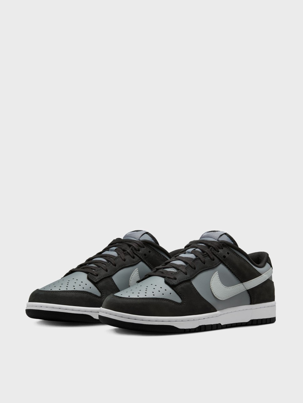 Кросівки чоловічі Nike NIKE DUNK LOW сірі IB3079-001 — фото 3