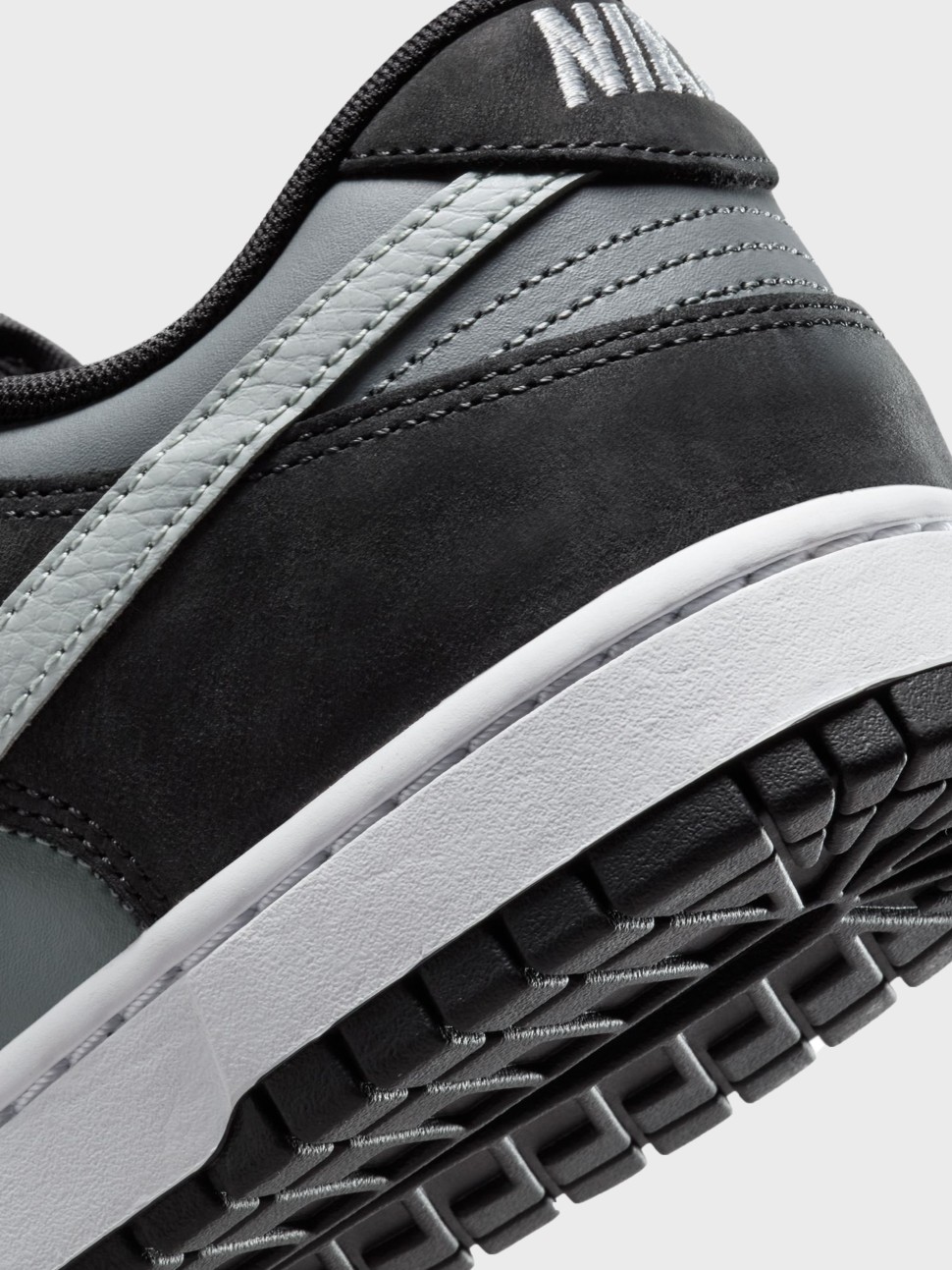 Кросівки чоловічі Nike NIKE DUNK LOW сірі IB3079-001 — фото 5