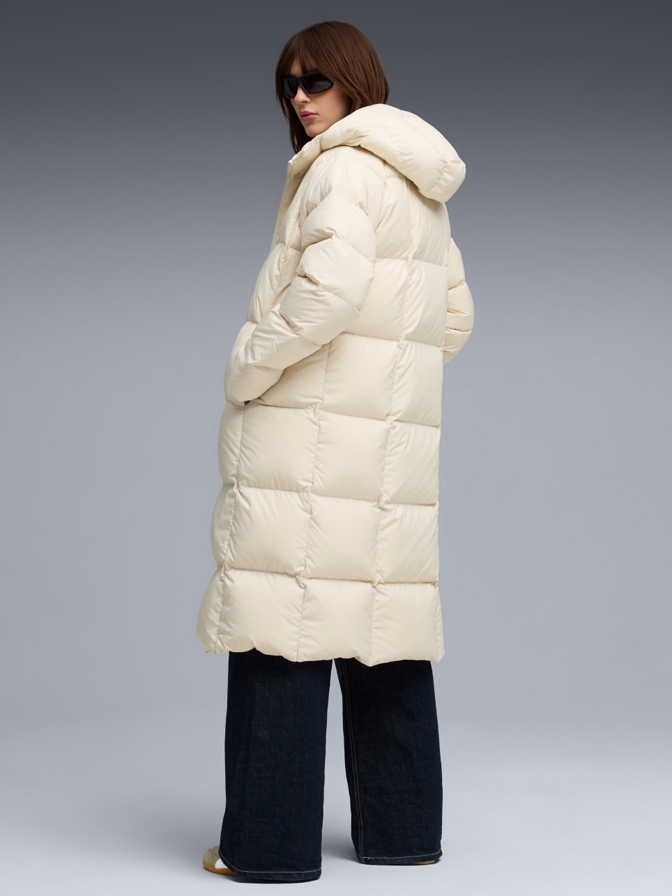 Куртка жіноча Puma Hooded Down Puffer Coat молочна 68839087 — фото 4