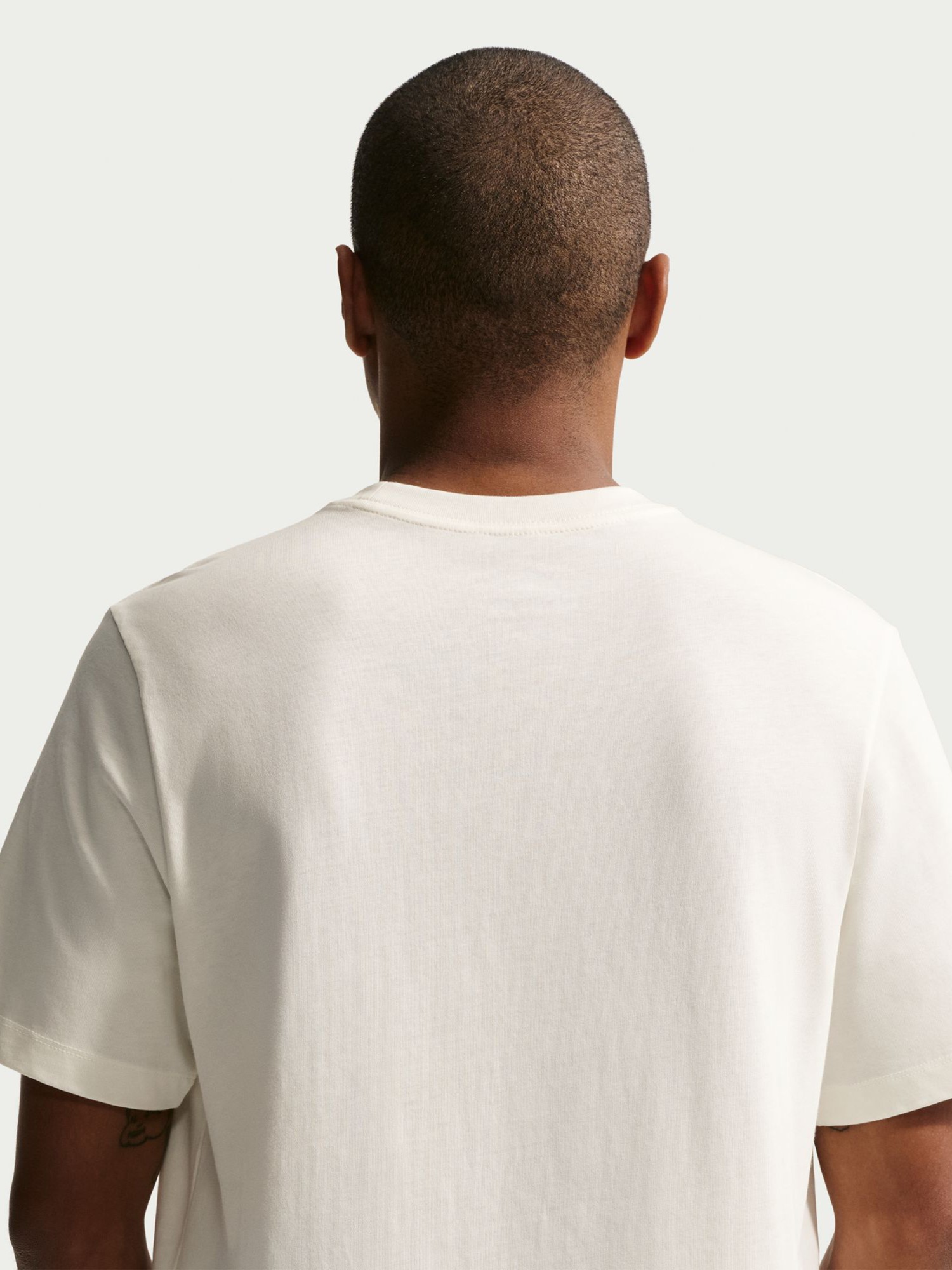 Футболка мужская Nike U NSW TEE STD CLOUD AIR молочная IH1167-133 изображение 4