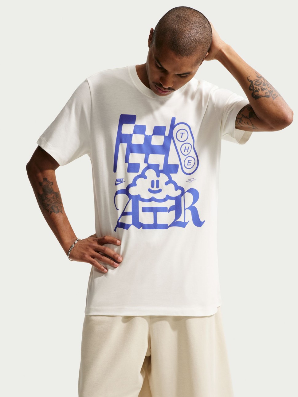 Футболка мужская Nike U NSW TEE STD CLOUD AIR молочная IH1167-133 — фото 5 — Sport City Футболка мужская Nike U NSW TEE STD CLOUD AIR молочная IH1167-133 — фото 5