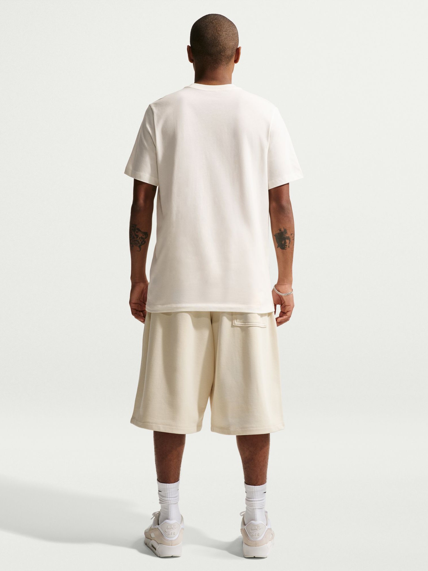 Футболка мужская Nike U NSW TEE STD CLOUD AIR молочная IH1167-133 изображение 6