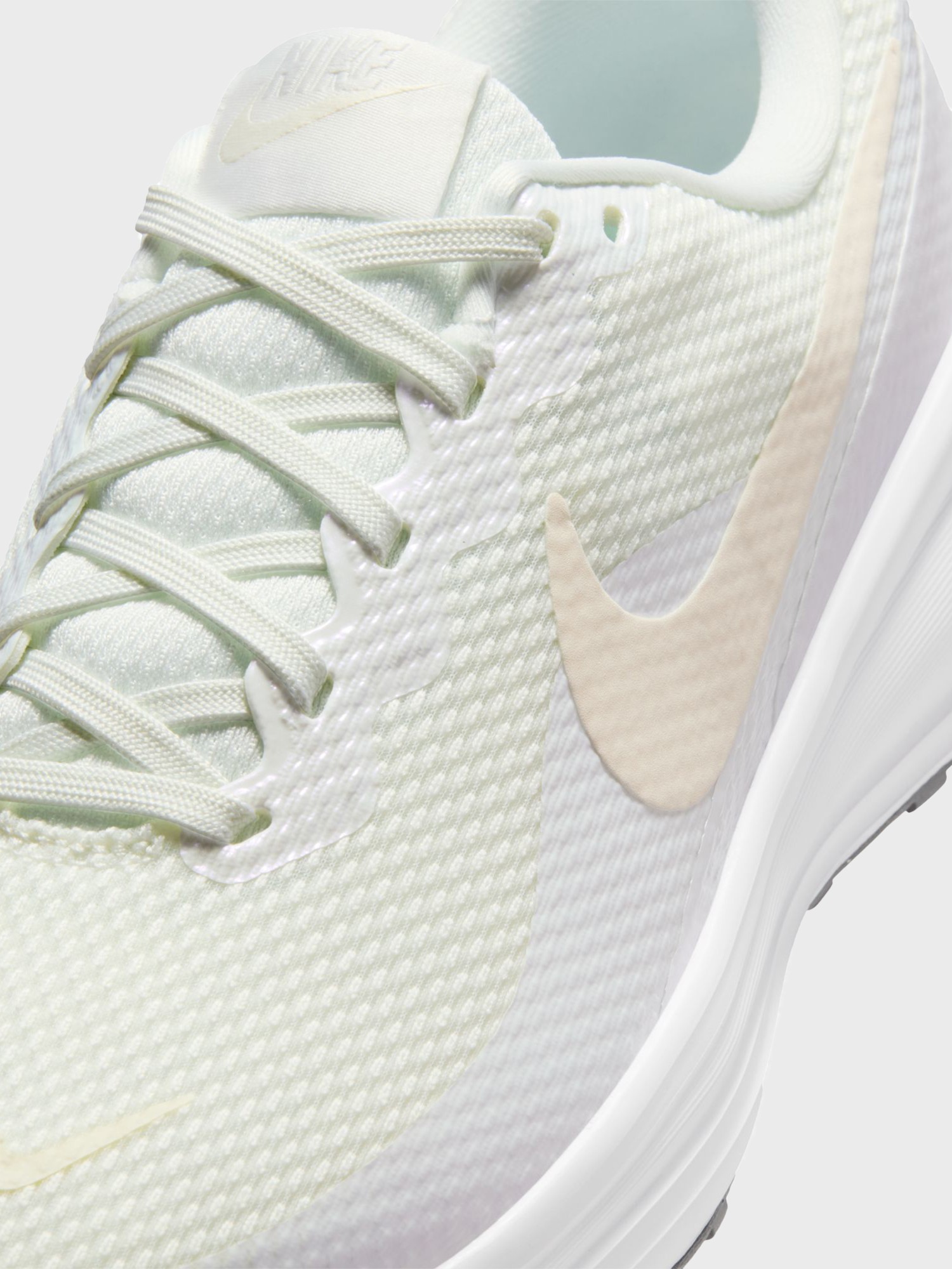 Кроссовки женские Nike W REVOLUTION 8 молочные HJ8485-105 изображение 4