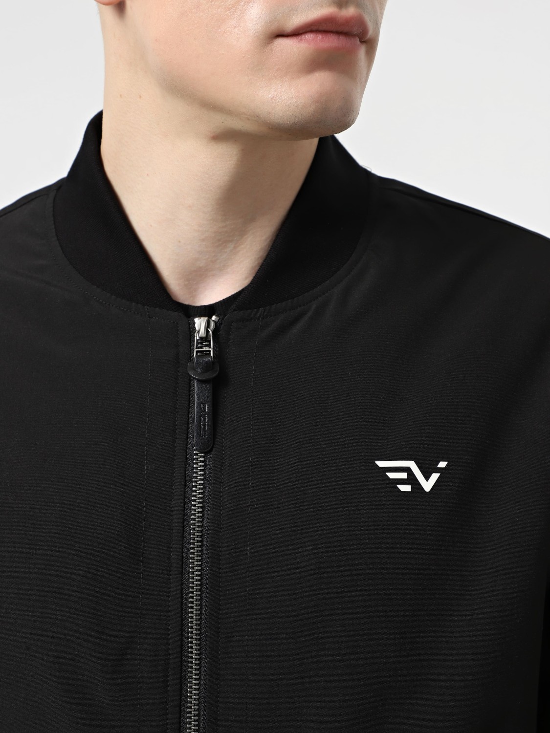 Вітрівка чоловіча  Evoids Veilgh чорна 615601-010 изображение 4