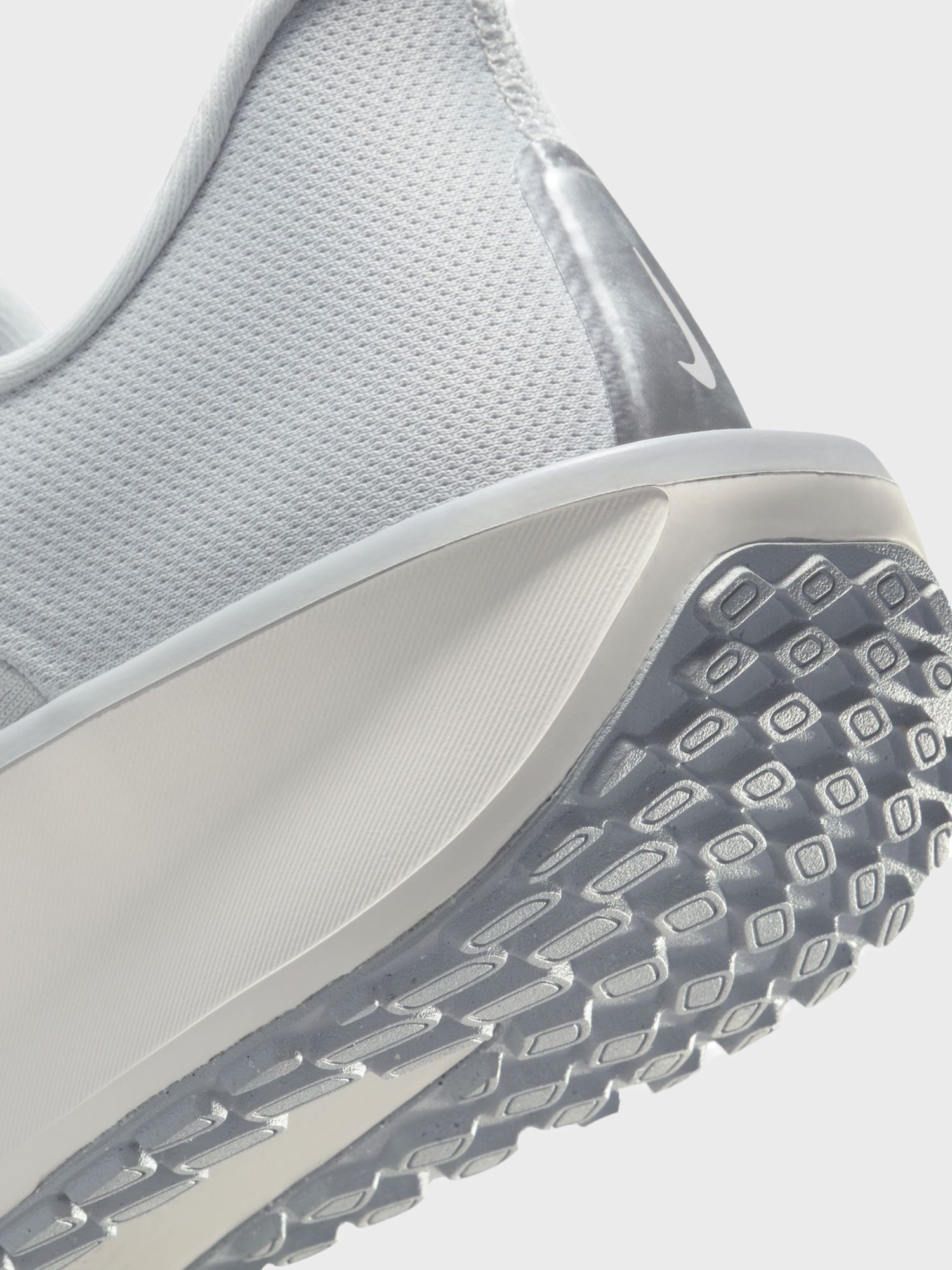 Кросівки жіночі Nike WMNS NIKE QUEST 6 білі FD6034-007 изображение 5