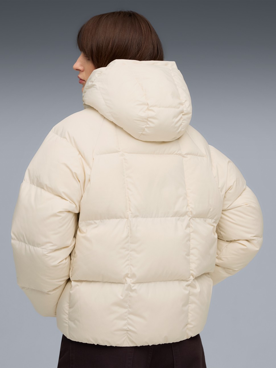 Куртка жіноча Puma Hooded Down Puffer Jacket молочна 68839287 — фото 3