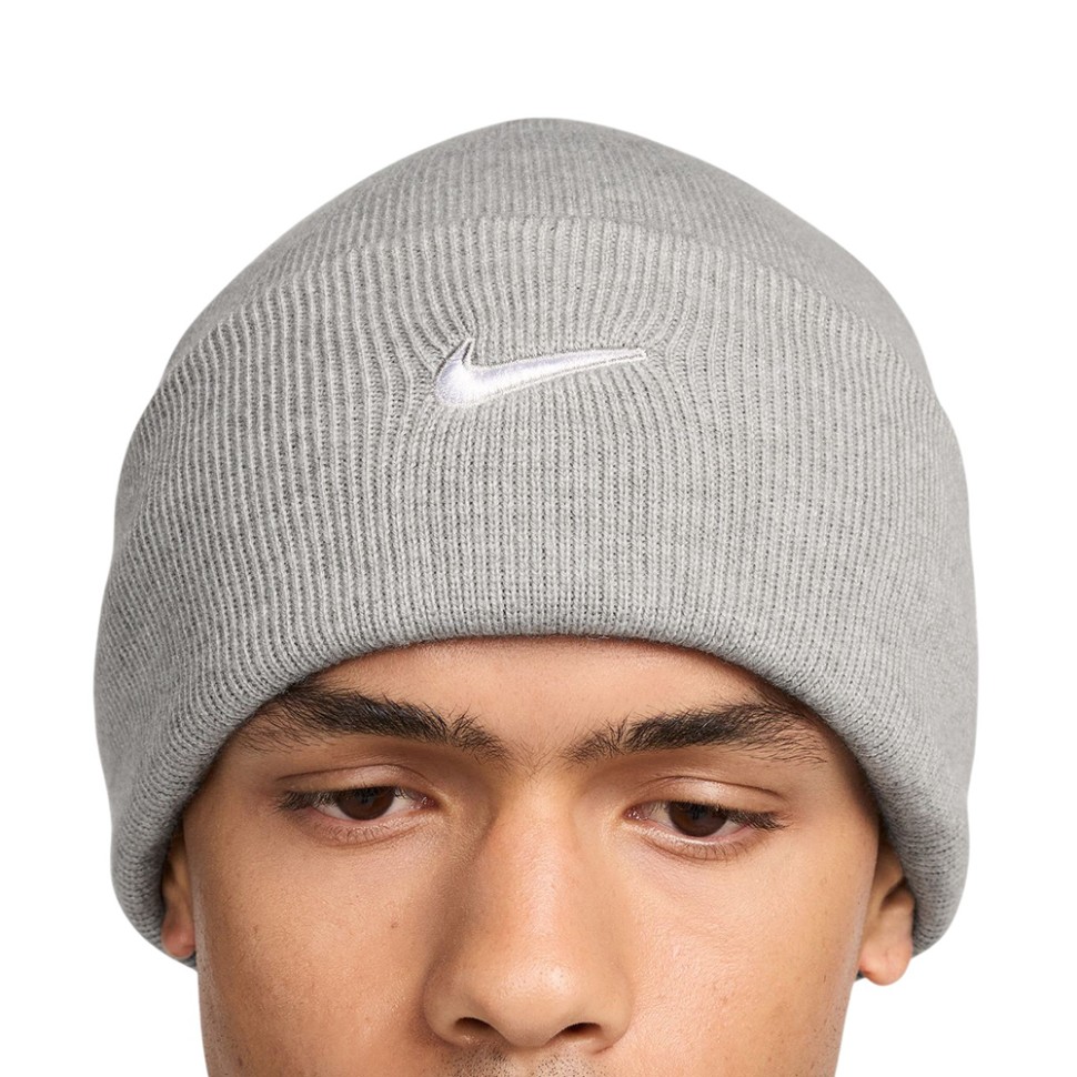 Шапка  Nike U NK PEAK BEANIE TC SWSH F24 L темно-серая HF0187-063 изображение 1 Шапка  Nike U NK PEAK BEANIE TC SWSH F24 L темно-серая HF0187-063 изображение 1