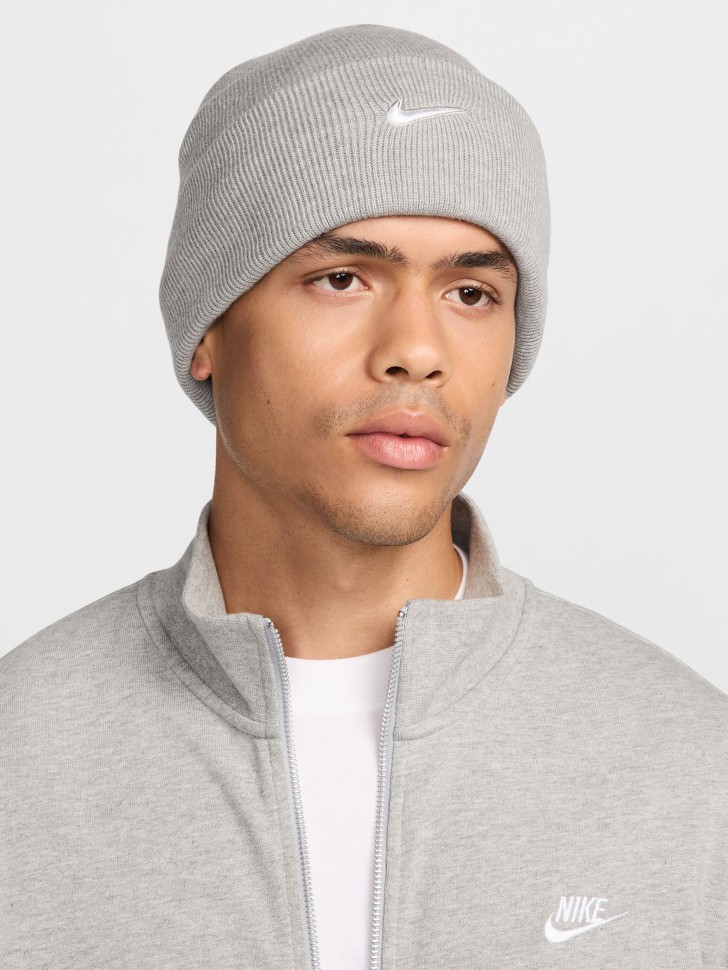 Шапка  Nike U NK PEAK BEANIE TC SWSH F24 L темно-серая HF0187-063 изображение 3 Шапка  Nike U NK PEAK BEANIE TC SWSH F24 L темно-серая HF0187-063 изображение 3