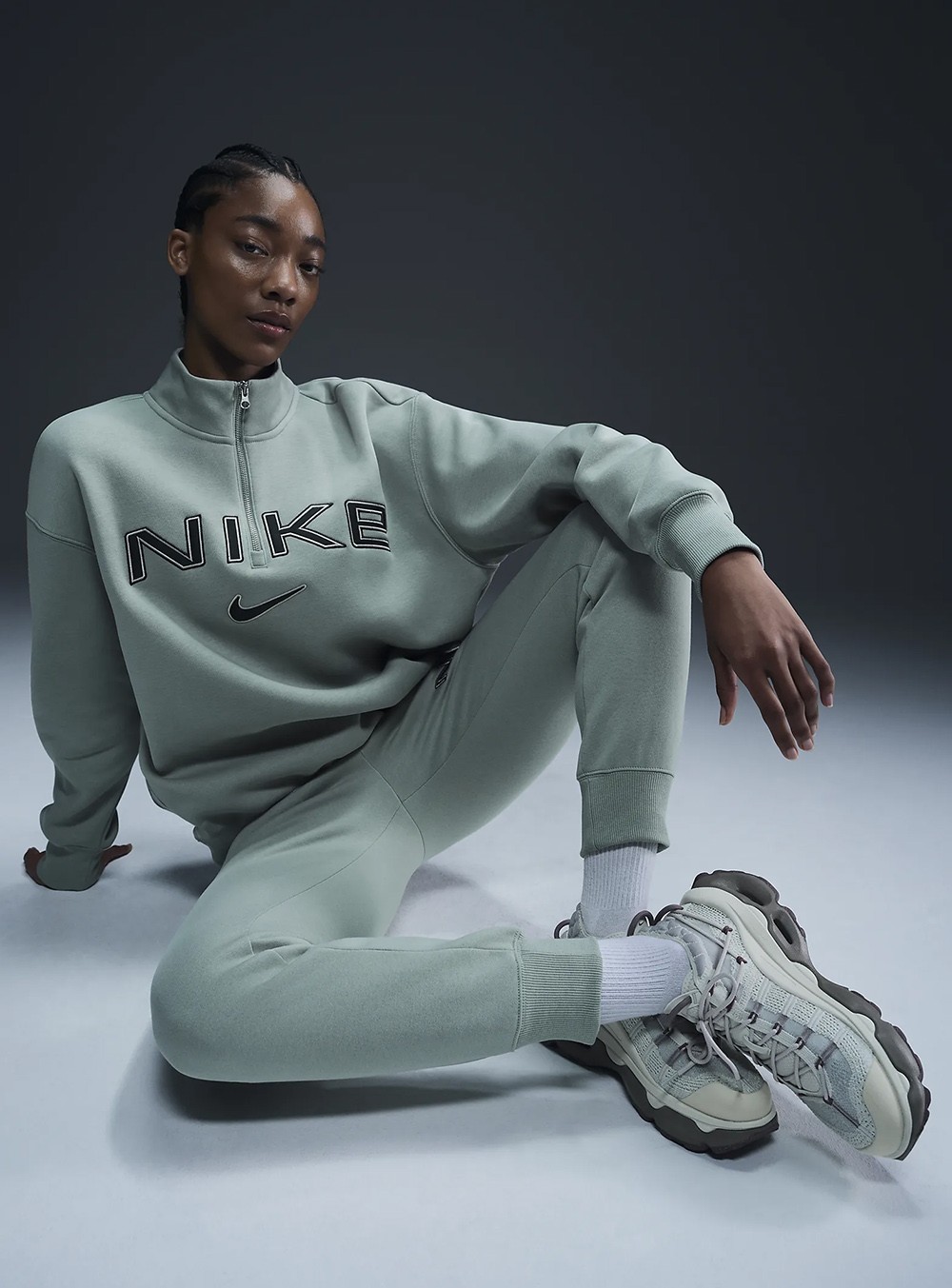 Толстовка женская Nike W NSW PHNX FLC OS LOGO QZ зеленая FV7679-370 изображение 2