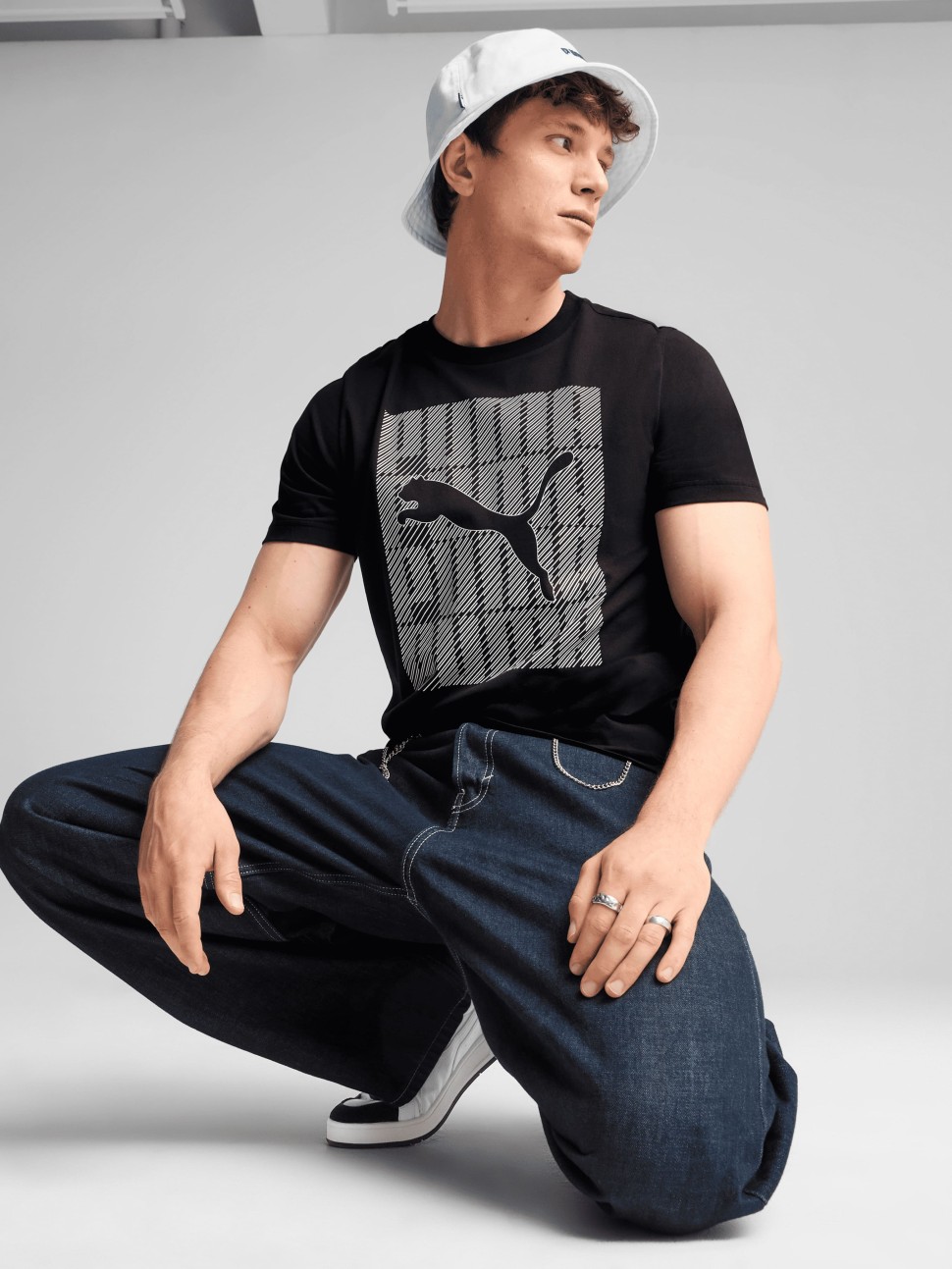 Футболка чоловіча Puma GRAPHICS Puma Wording Tee чорна 68482501 — фото 4