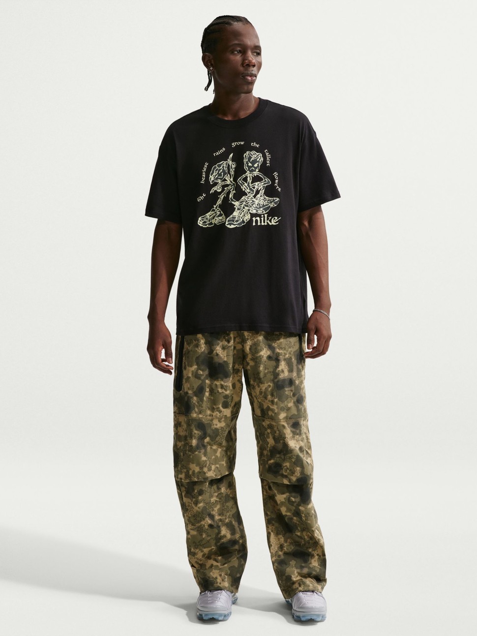 Футболка чоловіча Nike U NSW TEE LSE TALL FLOWERS чорна II3688-010 — фото 2