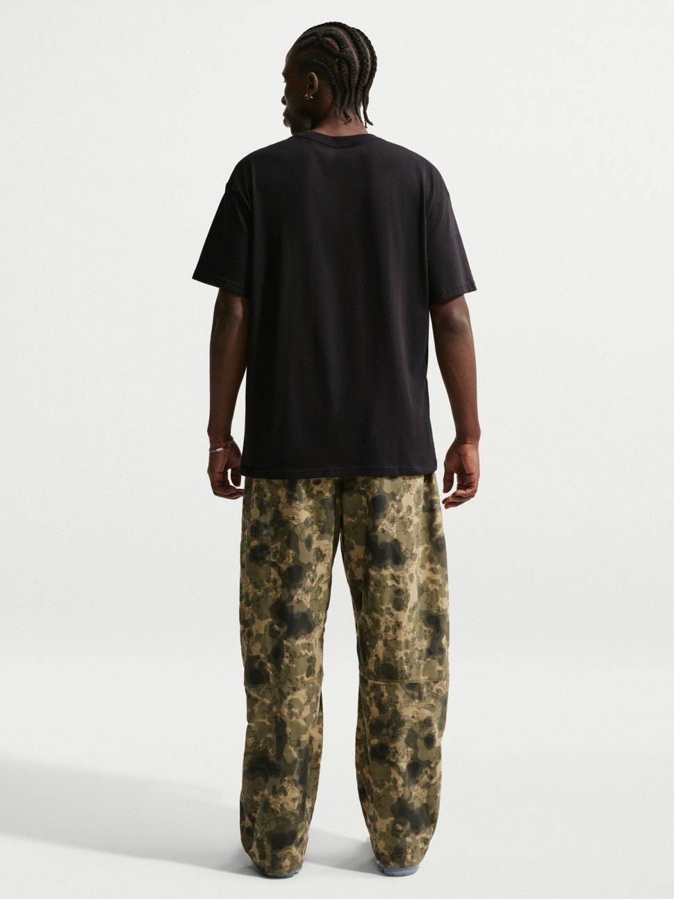 Футболка чоловіча Nike U NSW TEE LSE TALL FLOWERS чорна II3688-010 — фото 6
