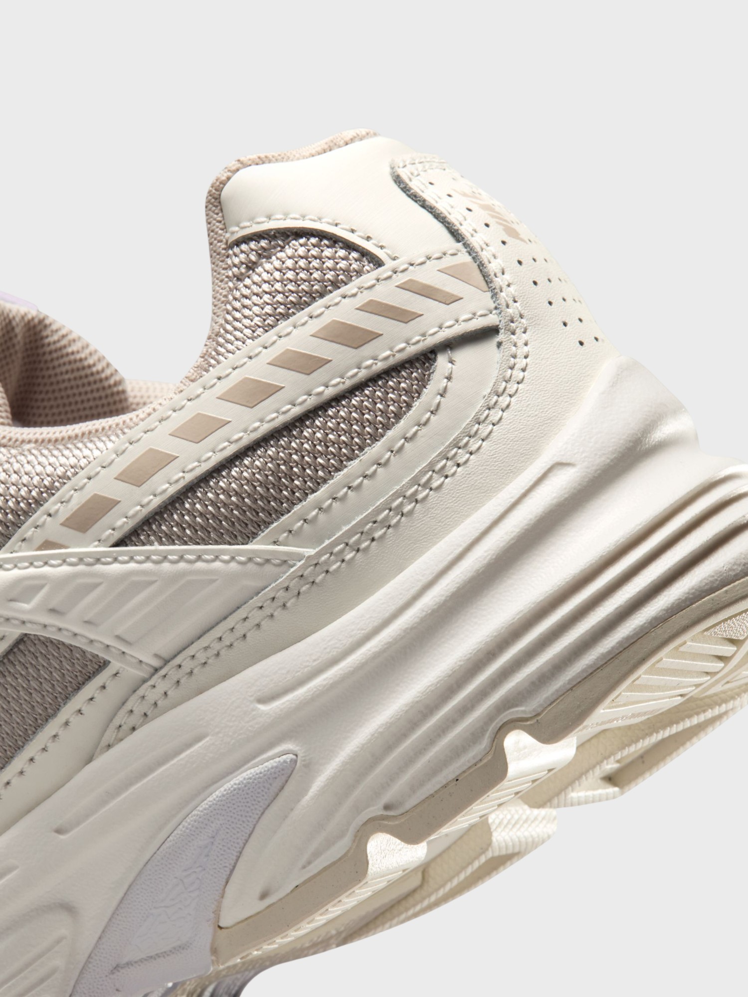 Кросівки жіночі Nike WMNS INITIATOR молочні 394053-105 изображение 6