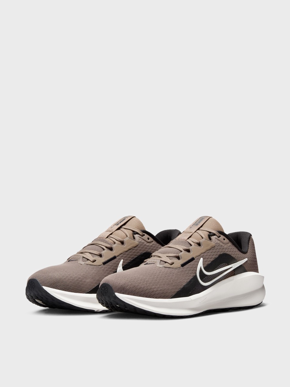 Кросівки жіночі Nike W DOWNSHIFTER 13 коричневі FD6476-200 — фото 3