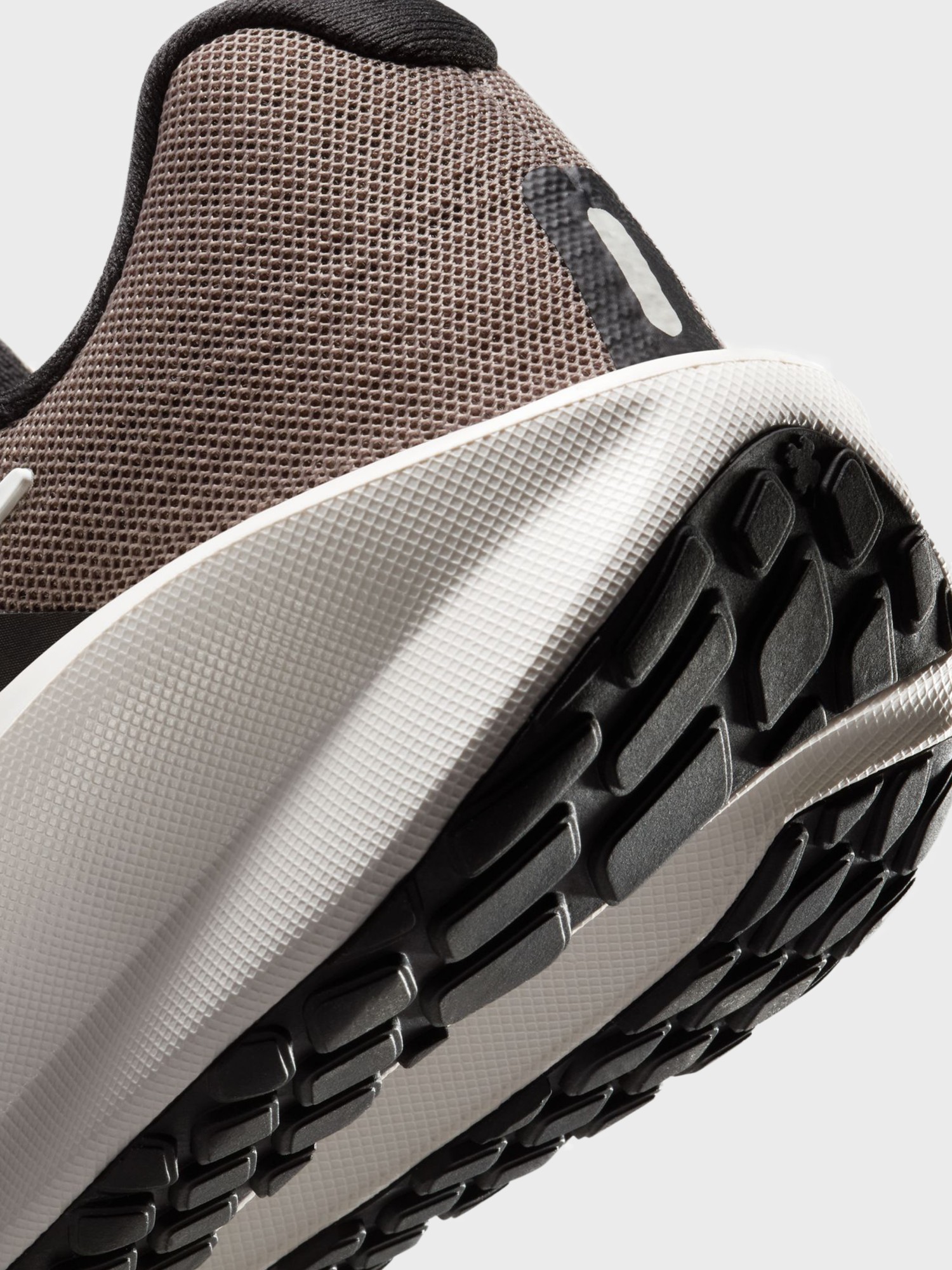 Кросівки жіночі Nike W NIKE DOWNSHIFTER 13 коричневі FD6476-200 изображение 5