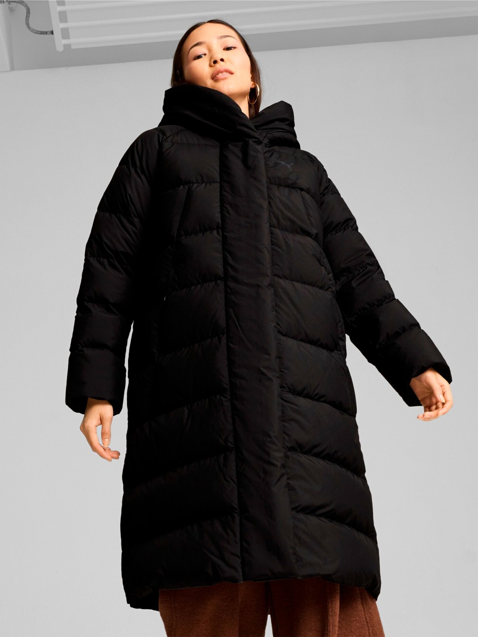Куртка жіноча Puma Long down Coat чорна 62649301 — фото 2