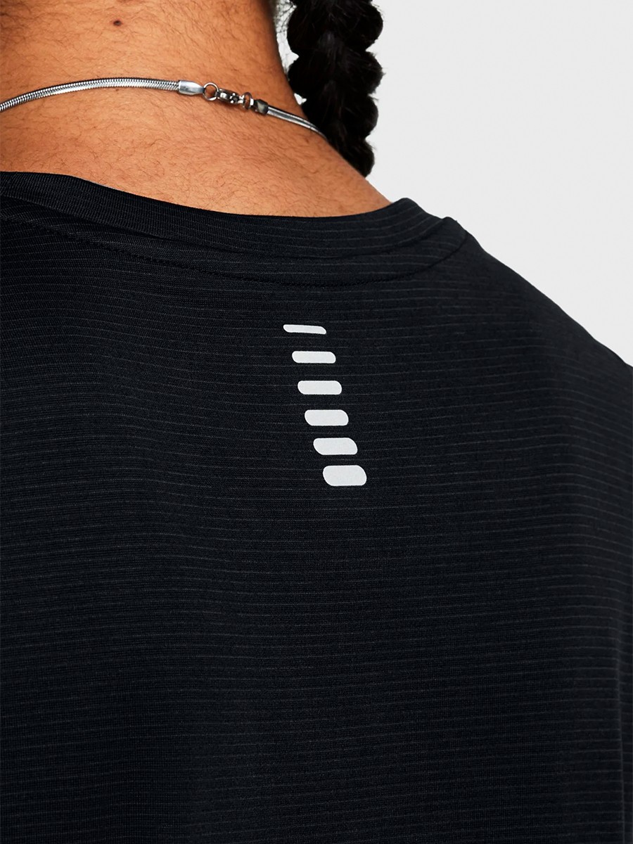 Футболка жіноча Under Armour UA Streaker SS чорна 1382434-001 — фото 4