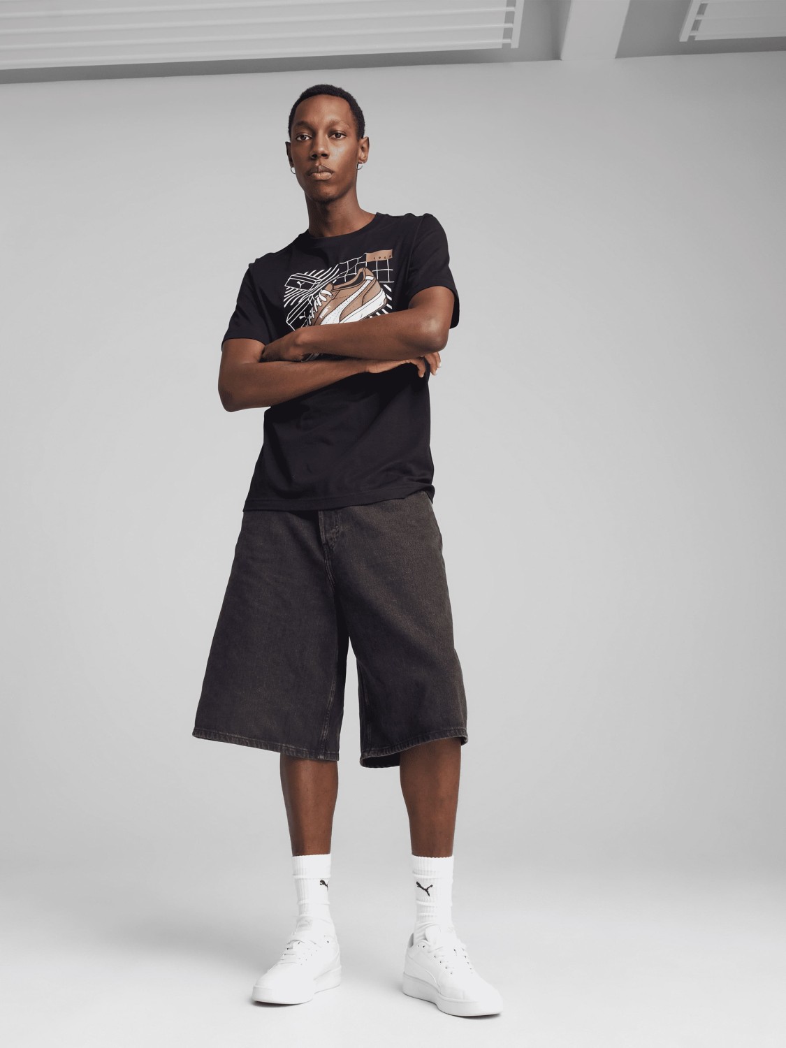 Футболка чоловіча Puma GRAPHICS Sneaker Tee синя 68483016 изображение 2