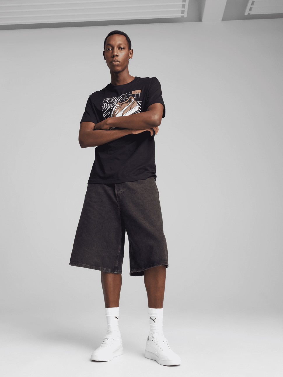 Футболка чоловіча Puma GRAPHICS Sneaker Tee синя 68483016 — фото 2