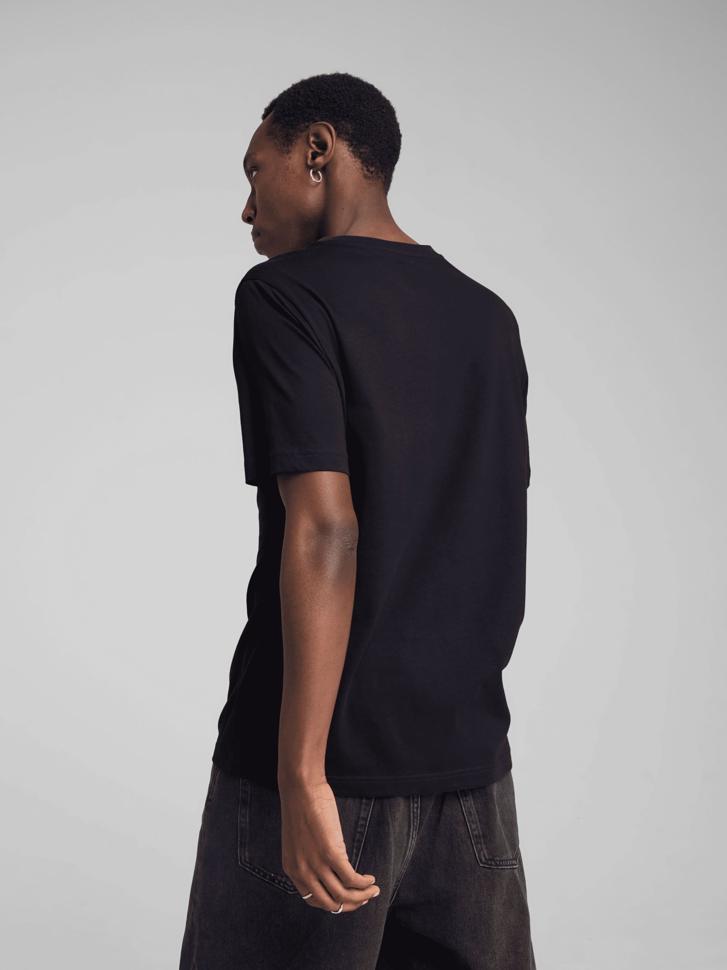 Футболка чоловіча Puma GRAPHICS Sneaker Tee синя 68483016 изображение 3