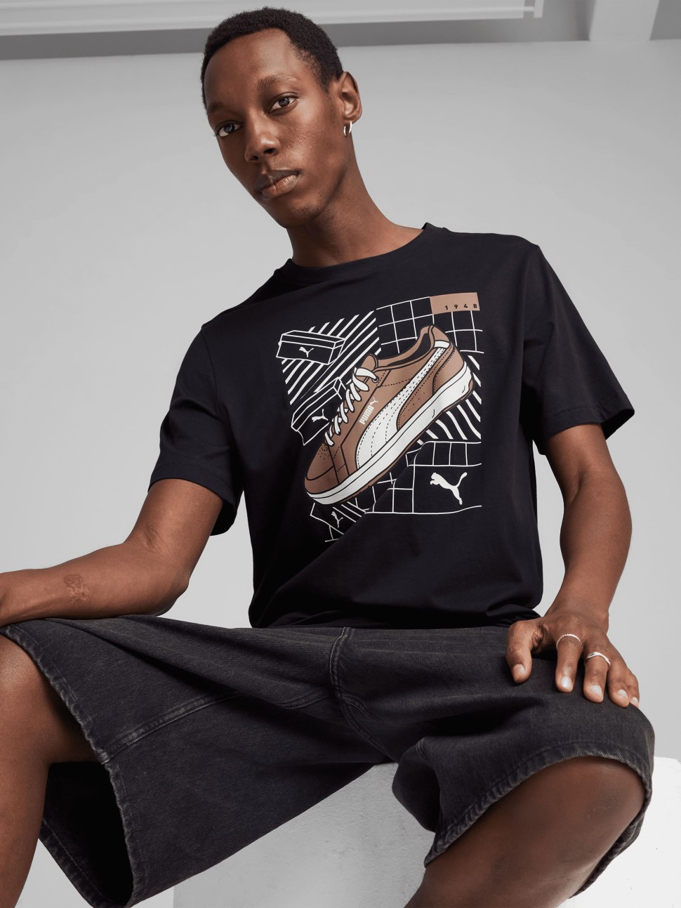 Футболка чоловіча Puma GRAPHICS Sneaker Tee синя 68483016 — фото 4