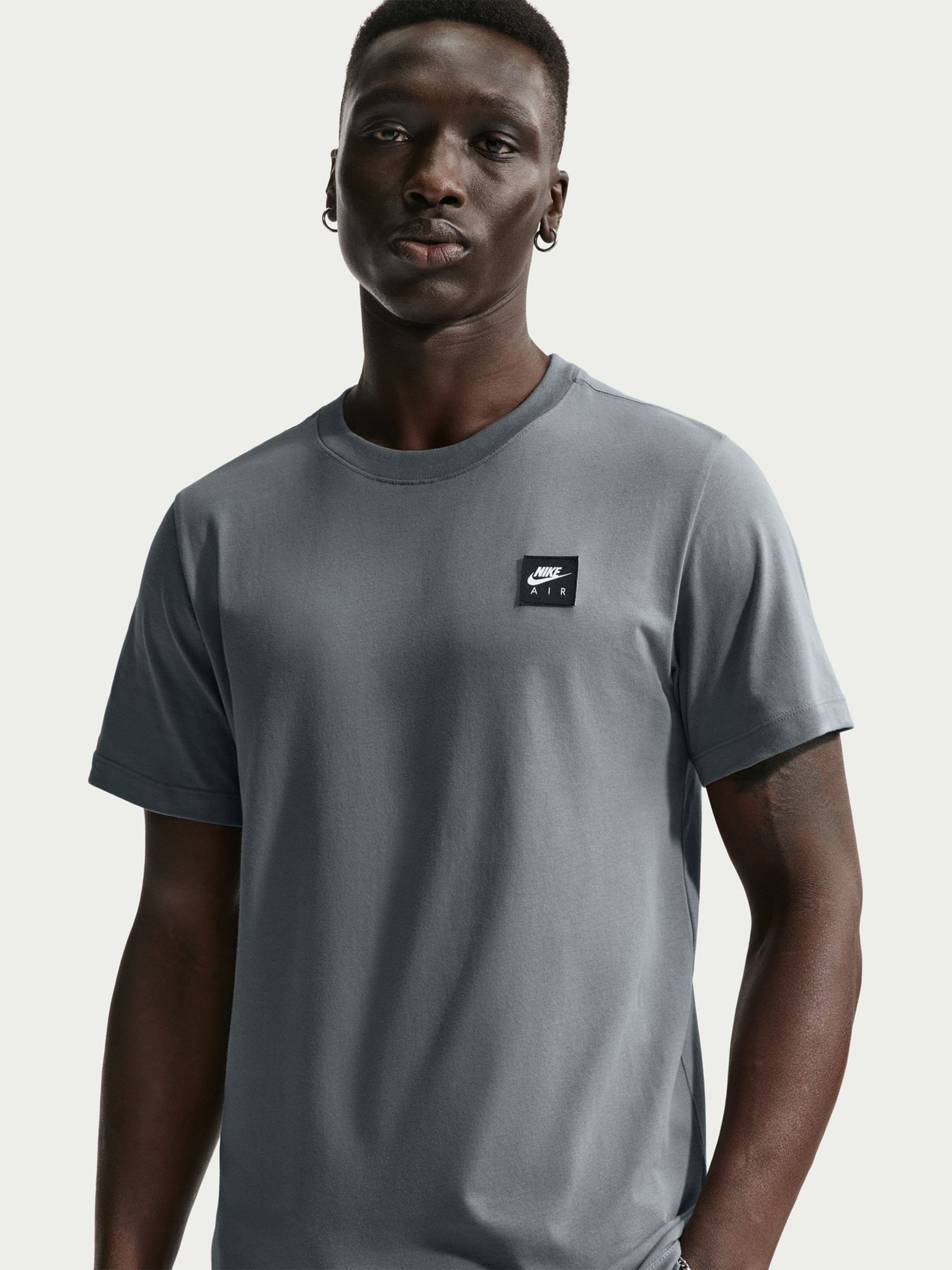 Футболка мужская Nike U NSW TEE STD AIR PATCH серая IO9514-084 изображение 2