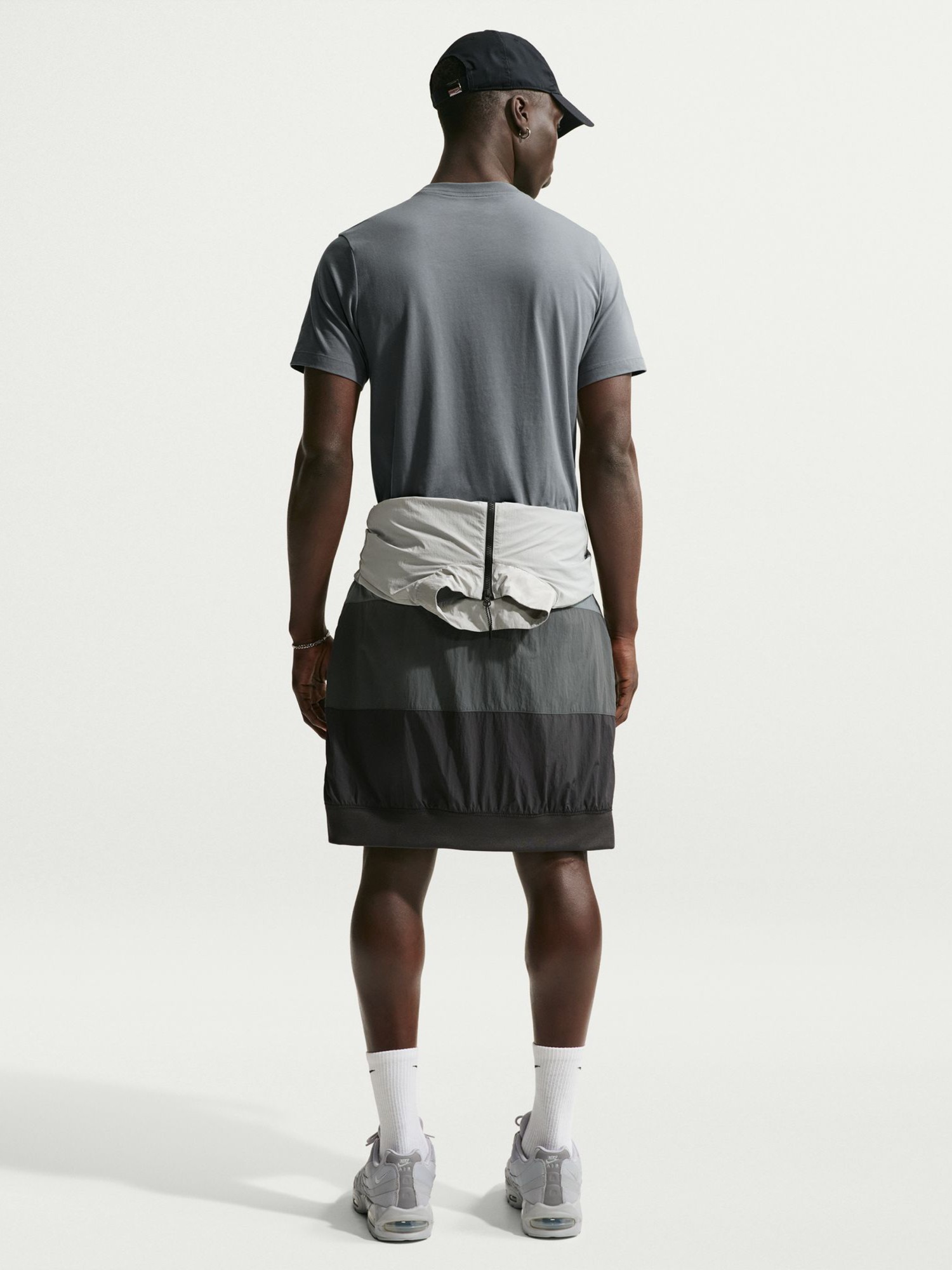 Футболка мужская Nike U NSW TEE STD AIR PATCH серая IO9514-084 изображение 6